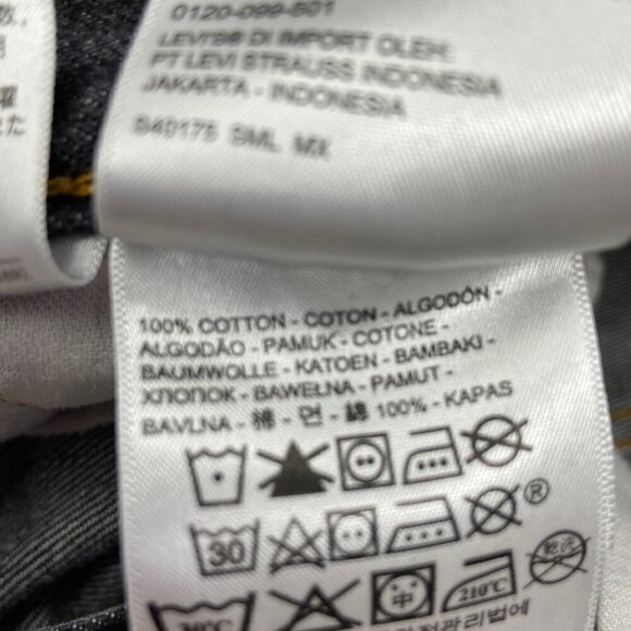 LEVI'S | Distressed Denim Cut-Off Shorts Black - Picture 6 of 8